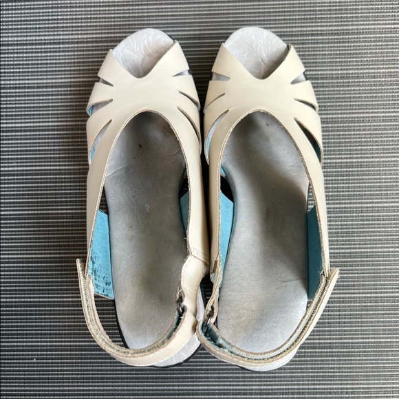 *gently used* Jambu wedge sandals (size 7.5) - Picture 5 of 12